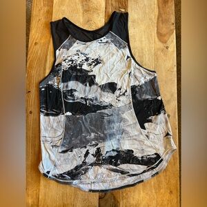 Lululemon sculpt tank black & white print size 10